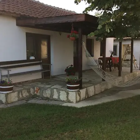 度假居 Kostadinovi *